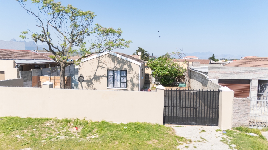 2 Bedroom Property for Sale in Beverly Park Western Cape